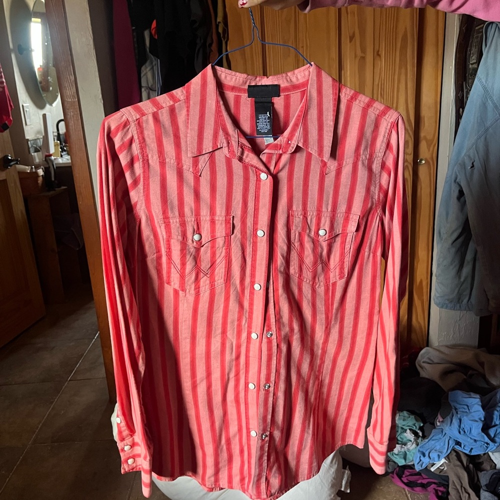 Fun Pink and dark pink stripes. Perfect for breast cancer awareness shows.